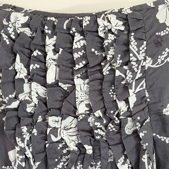 GAP Gray White Floral Pleated Ruffle Trim Shift Dress Spaghetti Strap Hawaiian 4 - Picture 5 of 13